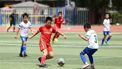威姆斯快攻建功，张镇麟抛投难敌威姆斯上篮佳态
